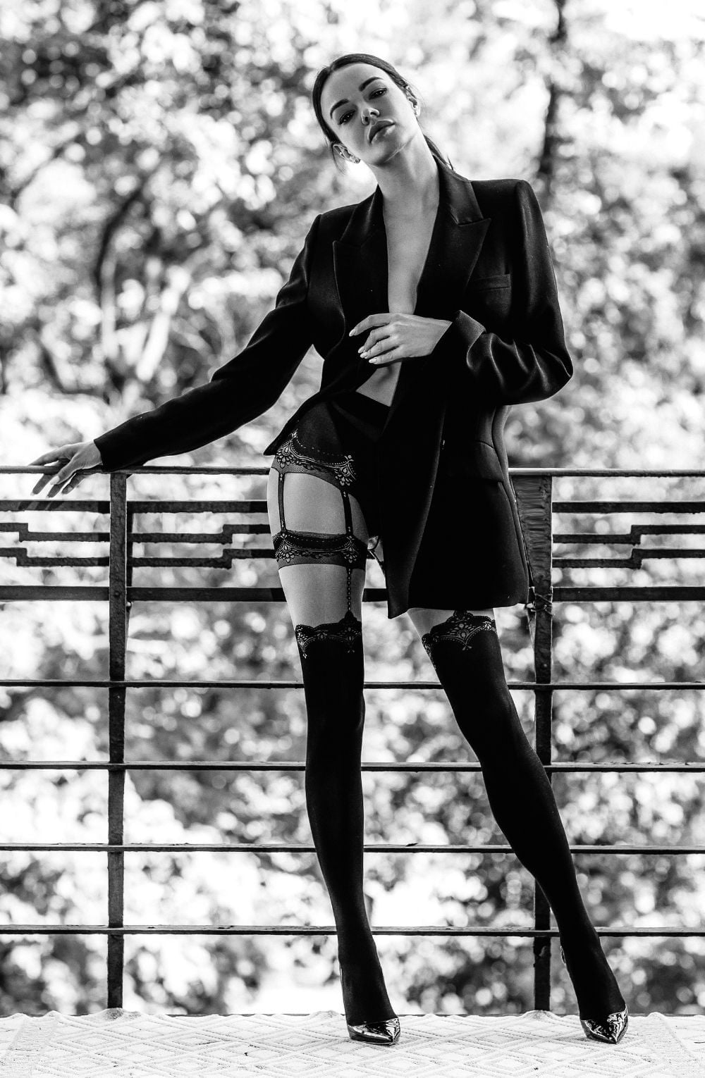 Black Secret Crotchless Tights Centre Seam Faux Suspender Belt & Straps Black & Natural