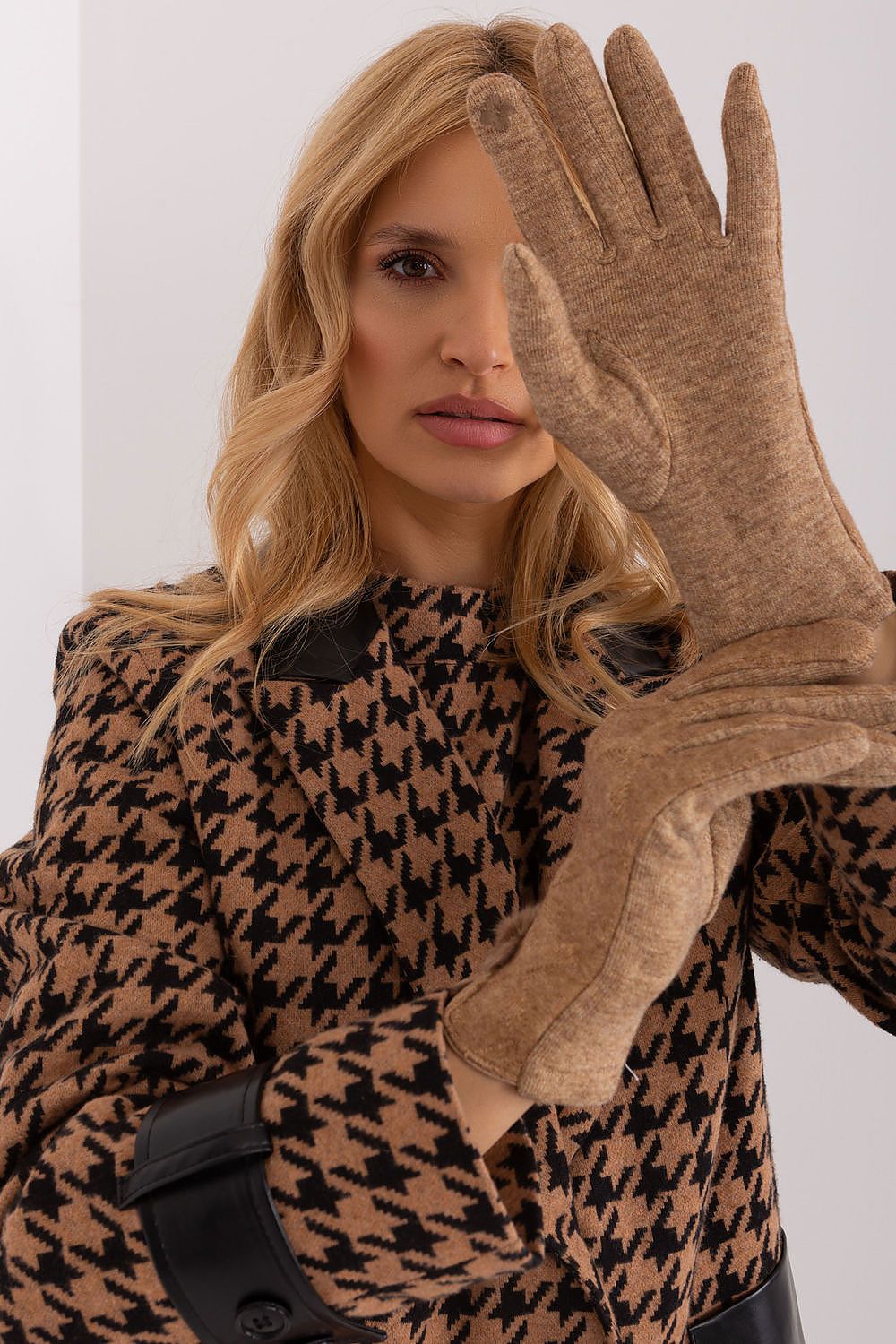 AT Geometric Pompom Insulated Gloves