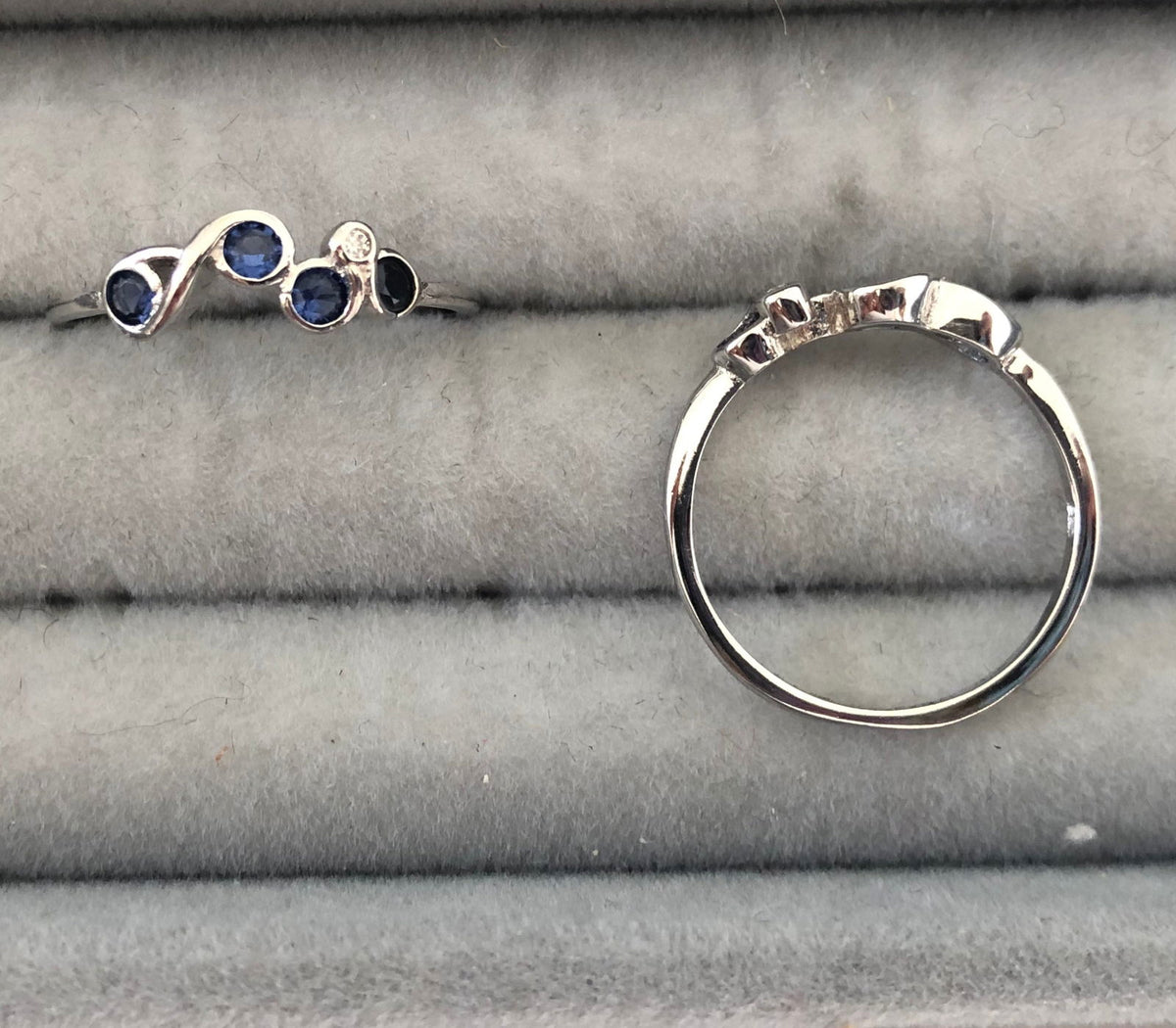 Ring with 4 dark blue stones 6 Silver