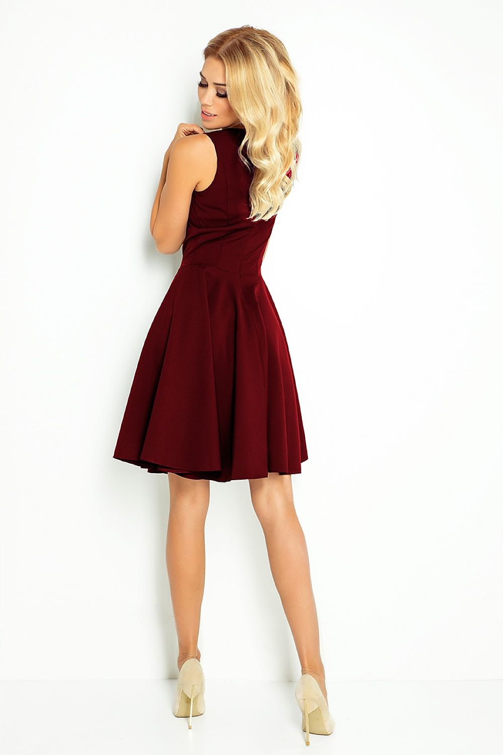 Numoco Flared Cocktail Dress with Heart-Shaped Neckline