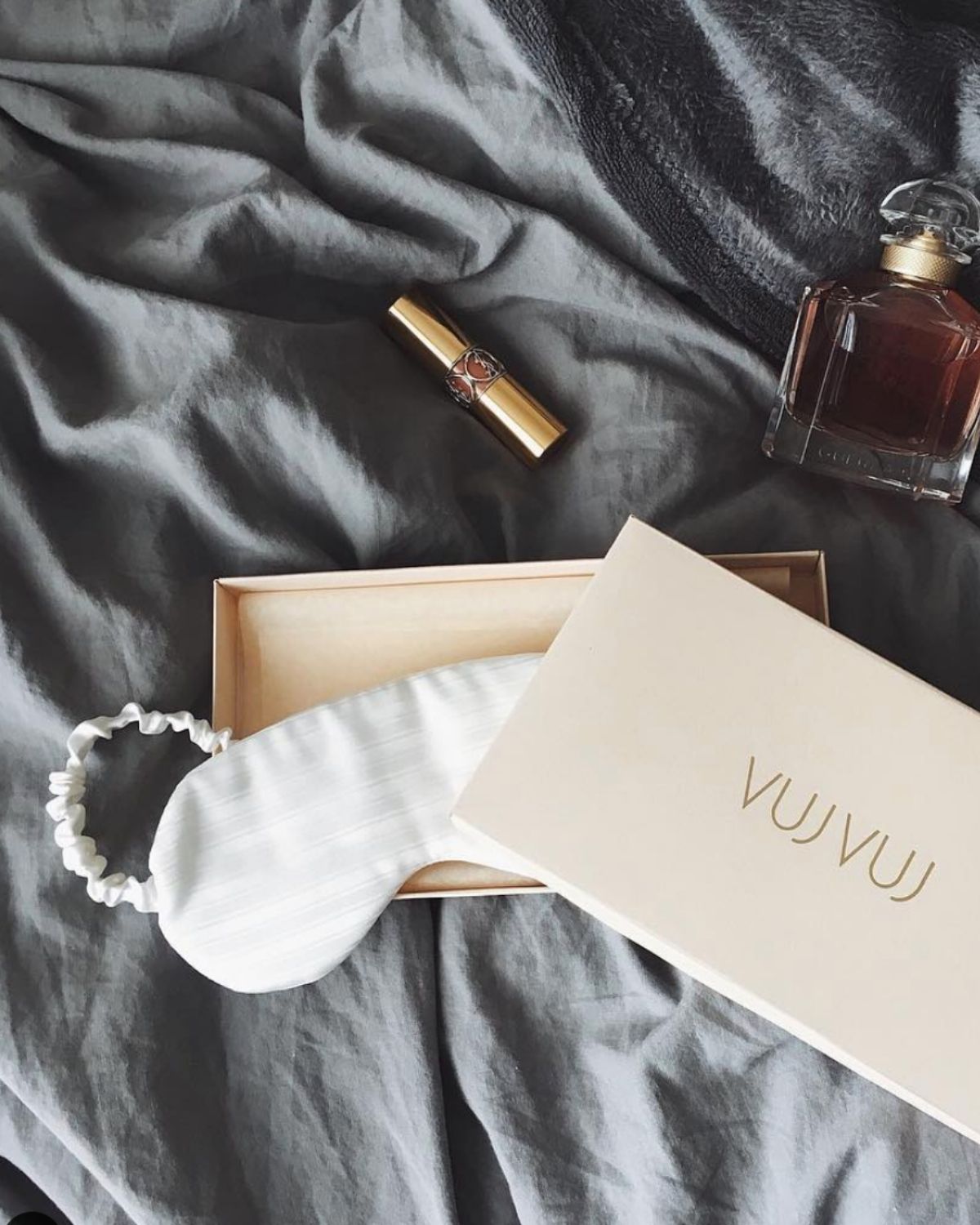 VUJVUJ 100% Mulberry Italian Silk Pearl White Sleep Mask