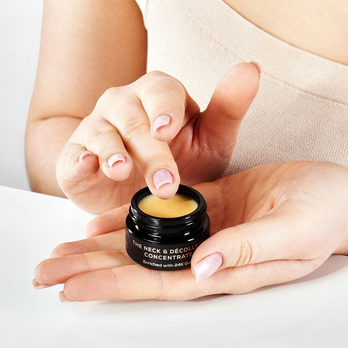 Elan Skincare The Neck & Décolleté Concentrate Pure 24K Gold Balm+ Jasmine 10ml