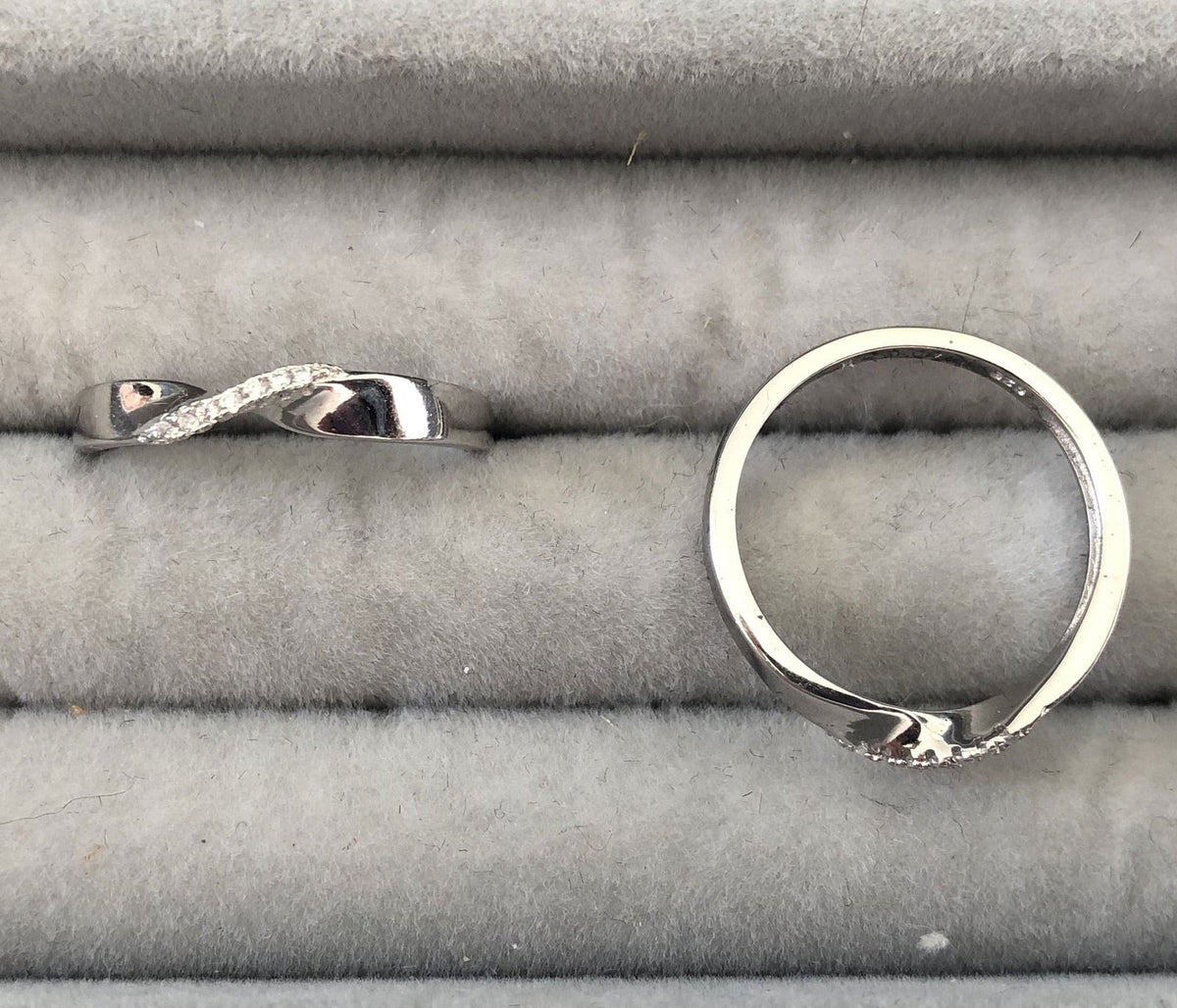 Thin Rings with Clear Zircon Stones - Sparkle Collection O Silver No1