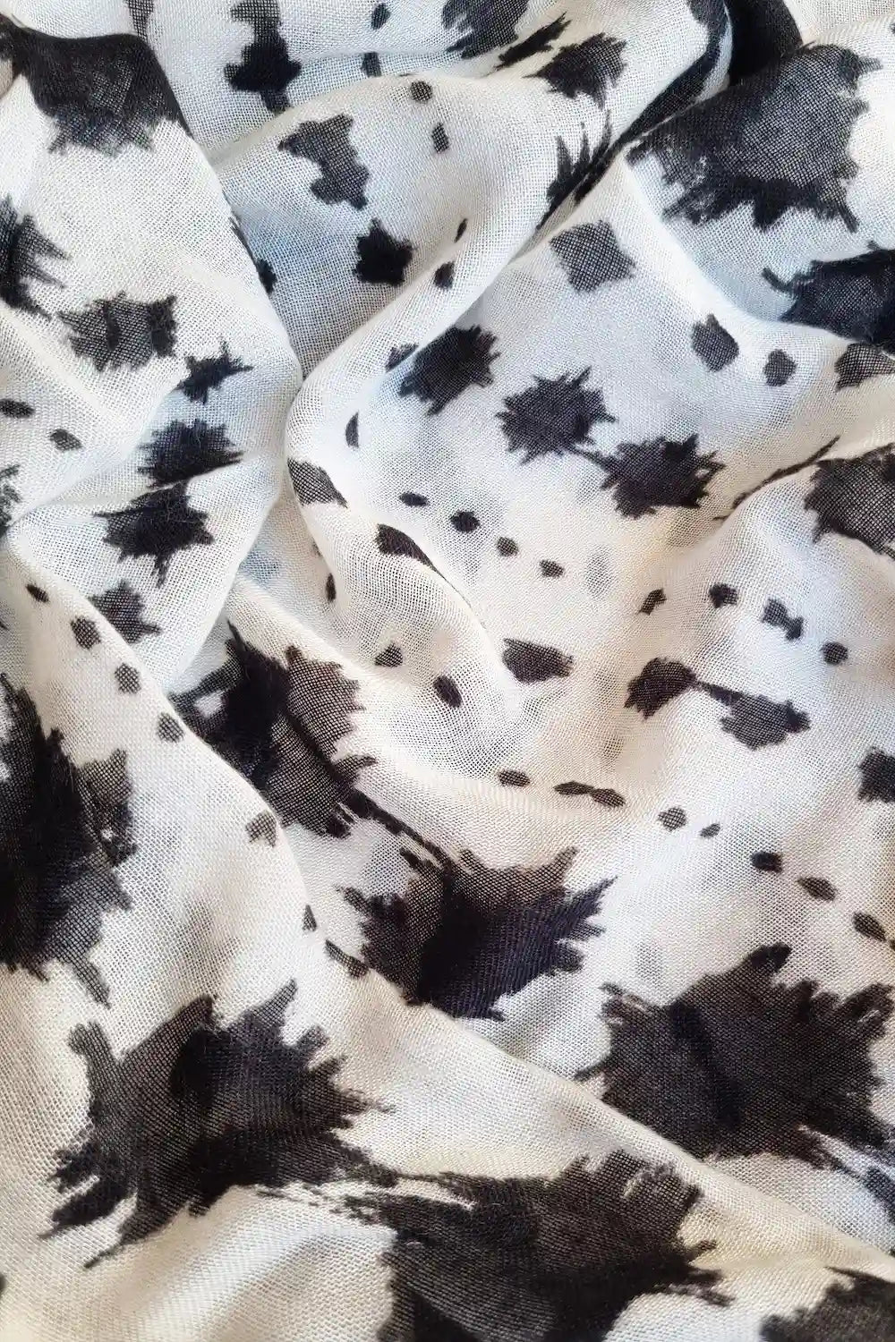 Shinjuku Lanes Tokyo Bamboo Sarong & Scarf Monochrome